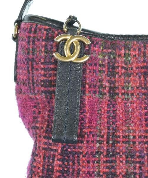 CHANEL Shoulder bags